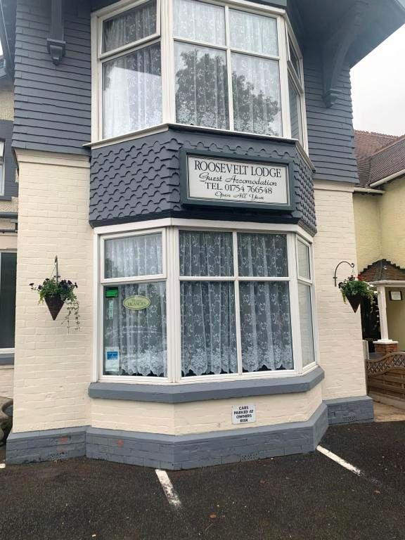 Roosevelt Lodge — the lodge's bay-fronted facade with its name sign